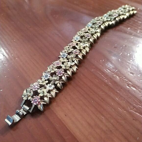 Rare Vintage Monet Signed Pink Yellow Enamel Flower Bracelet Gold Tn Rhinestones - Picture 3 of 10